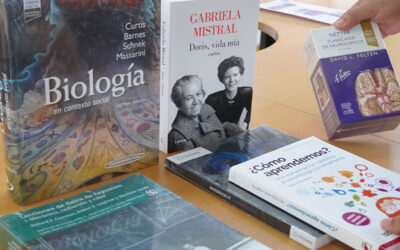 PACE entregó más de 60 libros a la Biblioteca Central Irma Salas Silva