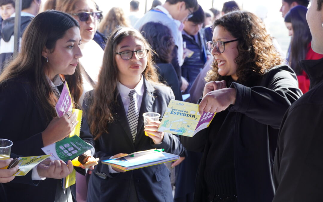 Estudiantes proyectan su futuro en charla vocacional sobre educación superior en La Serena